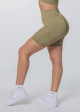 SELENA Scrunch Shorts
