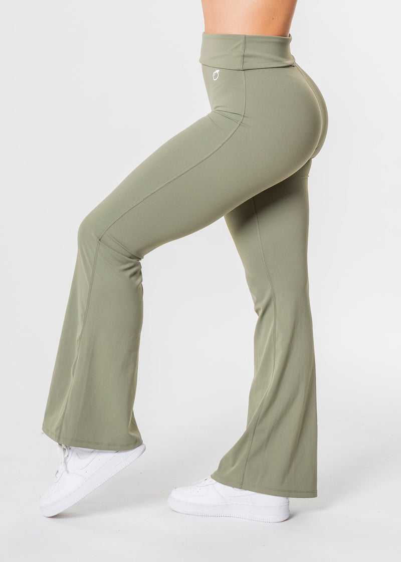 BREEZE Flared Leggings