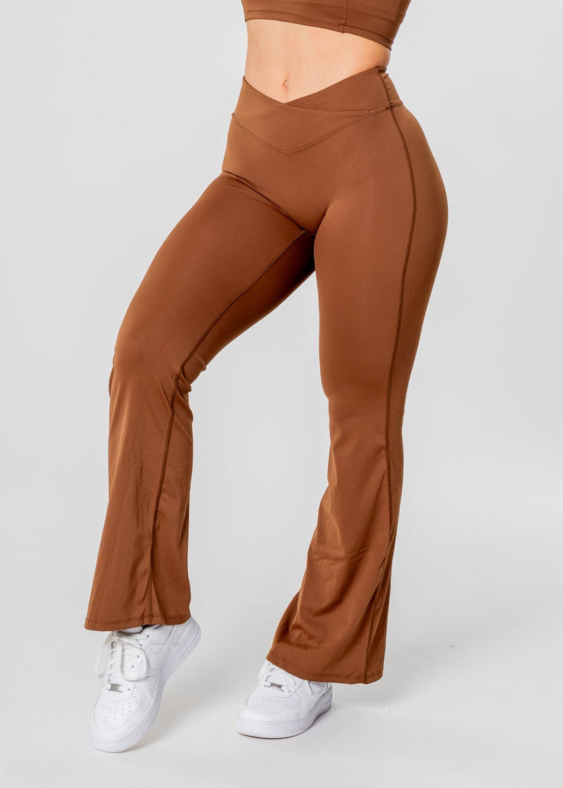 THRIVE Flared V-Waist Leggings [VORBESTELLUNG]