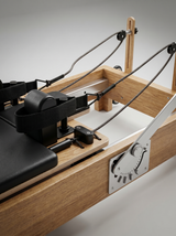 Pilates Reformer PeachLates™ Signature aus massivem Eichenholz
