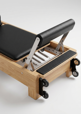 Pilates Reformer PeachLates™ Signature aus massivem Eichenholz