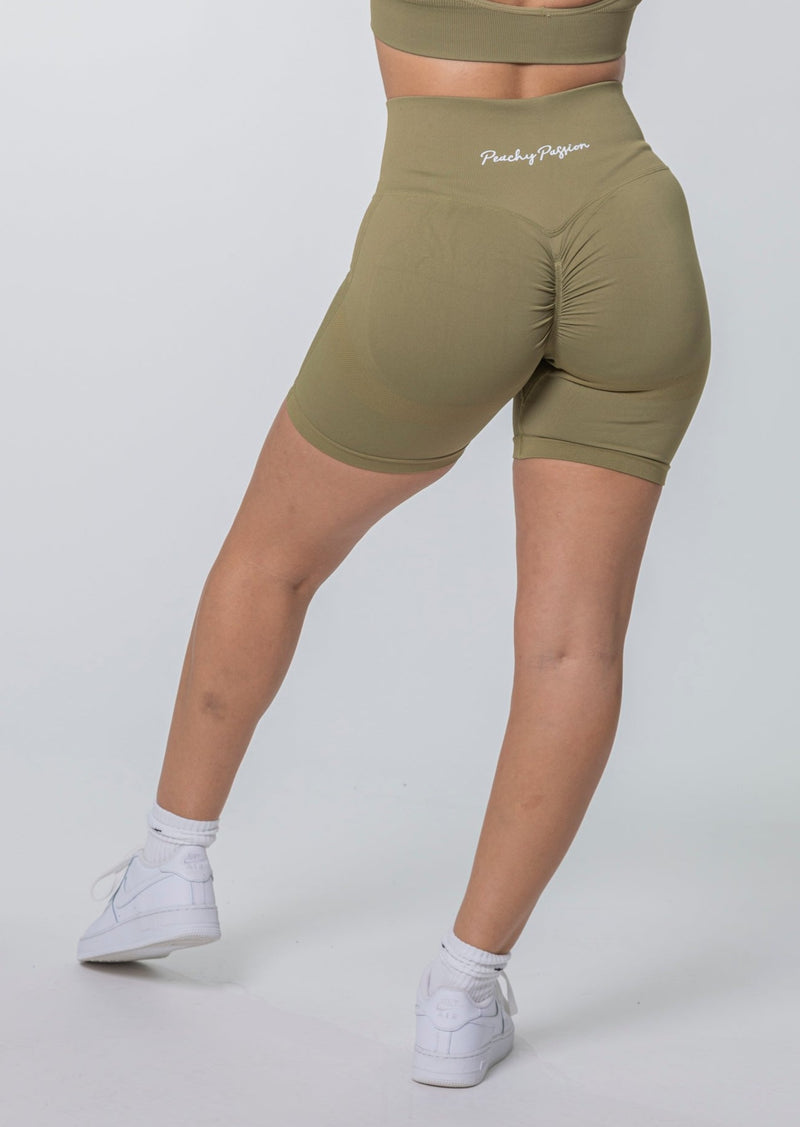 SELENA Scrunch Shorts